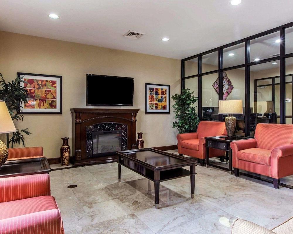 Comfort Suites Waycross photo 32