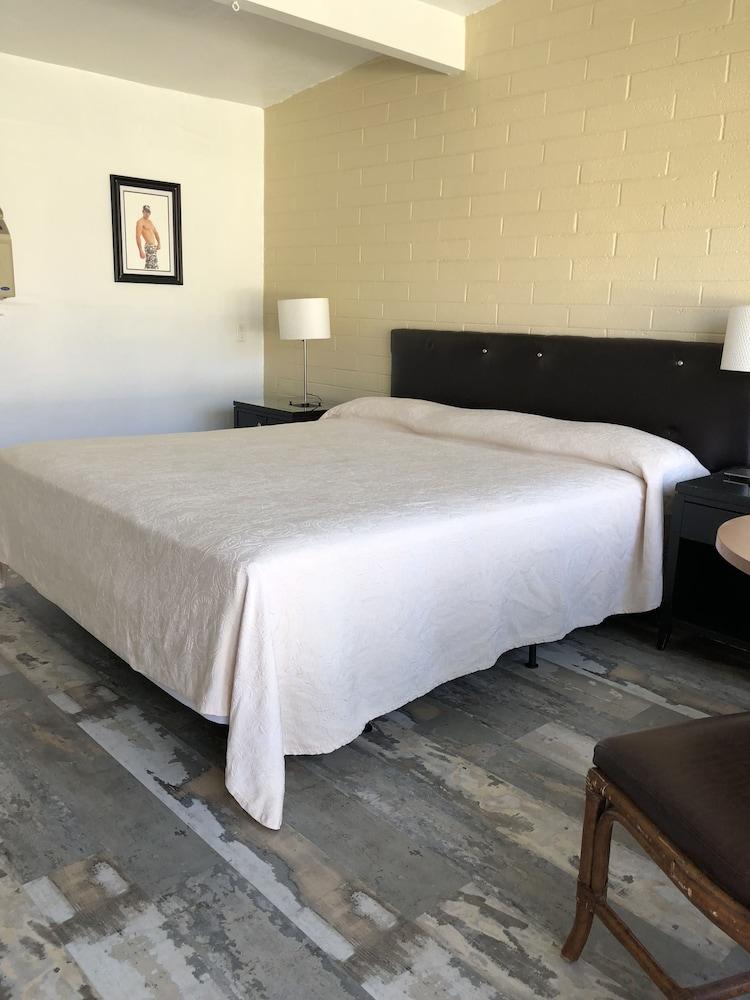 CCBC Resort Hotel - A Gay Men's Resort photo 29