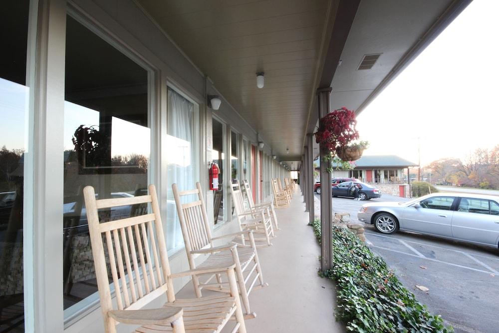 Townsend Gateway Inn photo 33