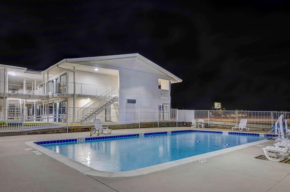 Motel 6 Denton, TX - UNT photo 44
