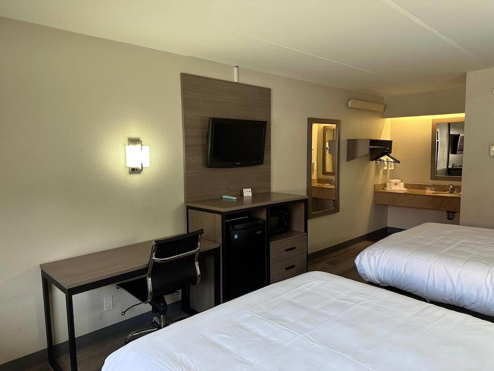 Econo Lodge Hickory photo 3