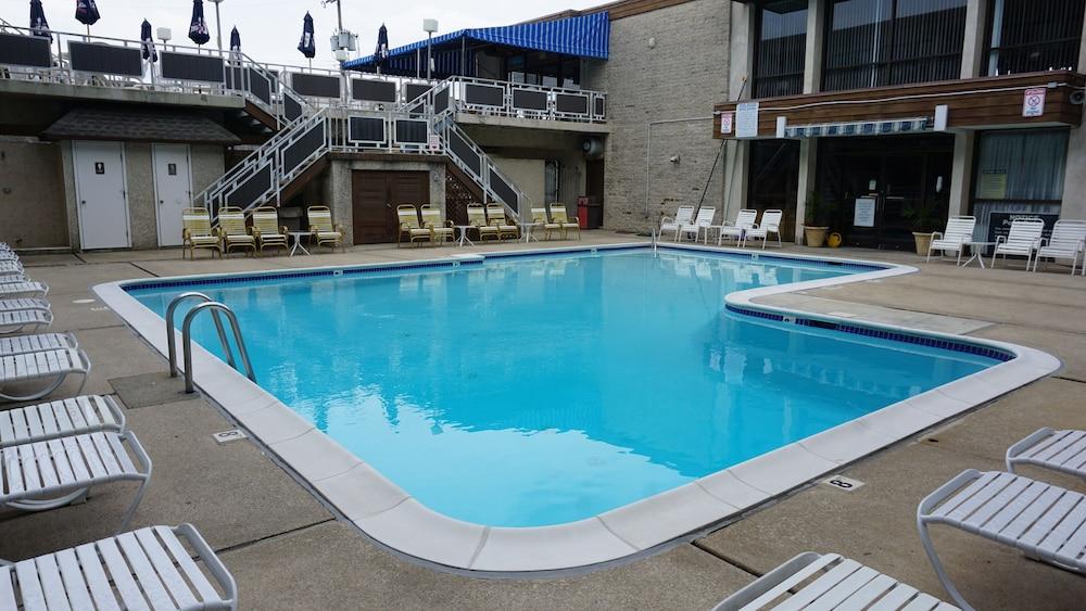 Windjammer Motor Inn photo 13