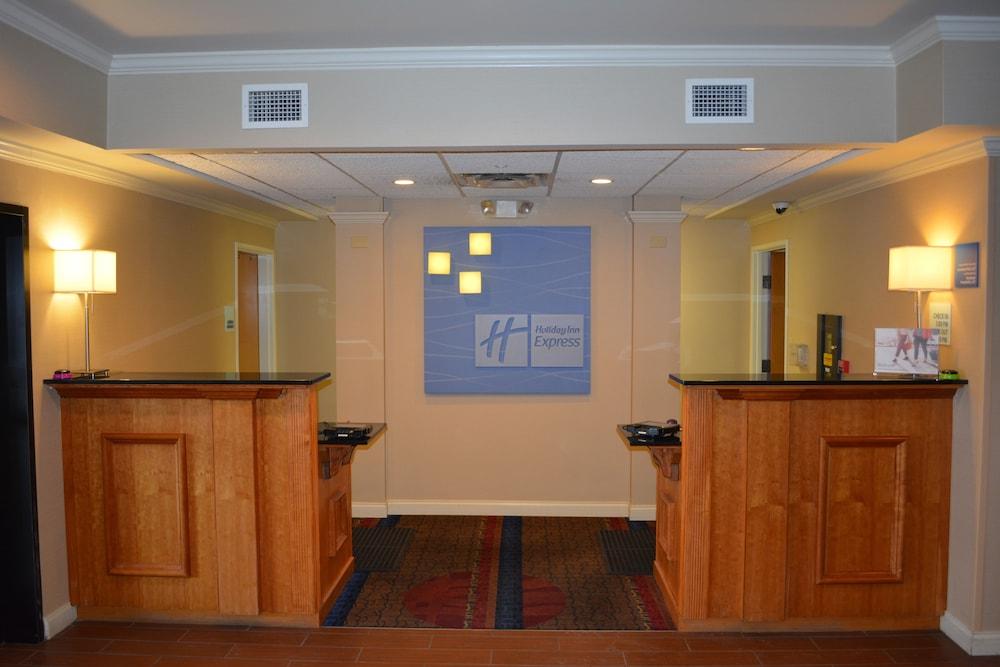 Holiday Inn Express & Suites Lancaster by IHG photo 2