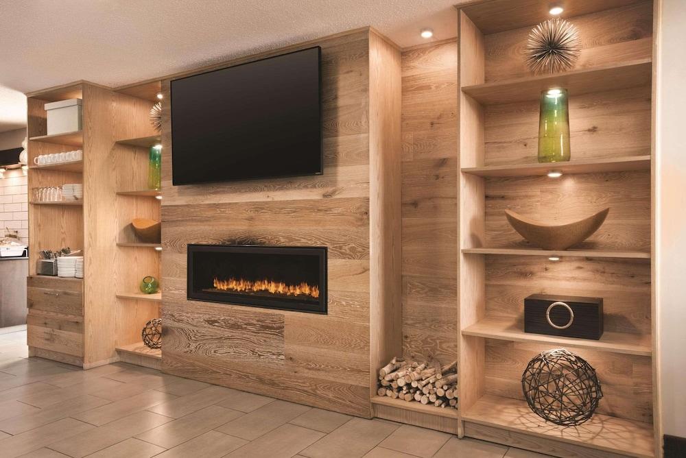 Country Inn & Suites by Radisson Indianapolis East photo 3