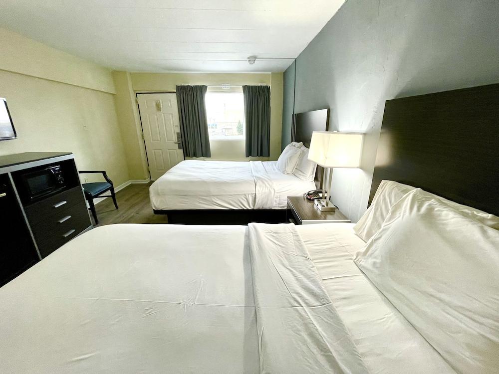 Red Carpet Inn & Suites photo 38