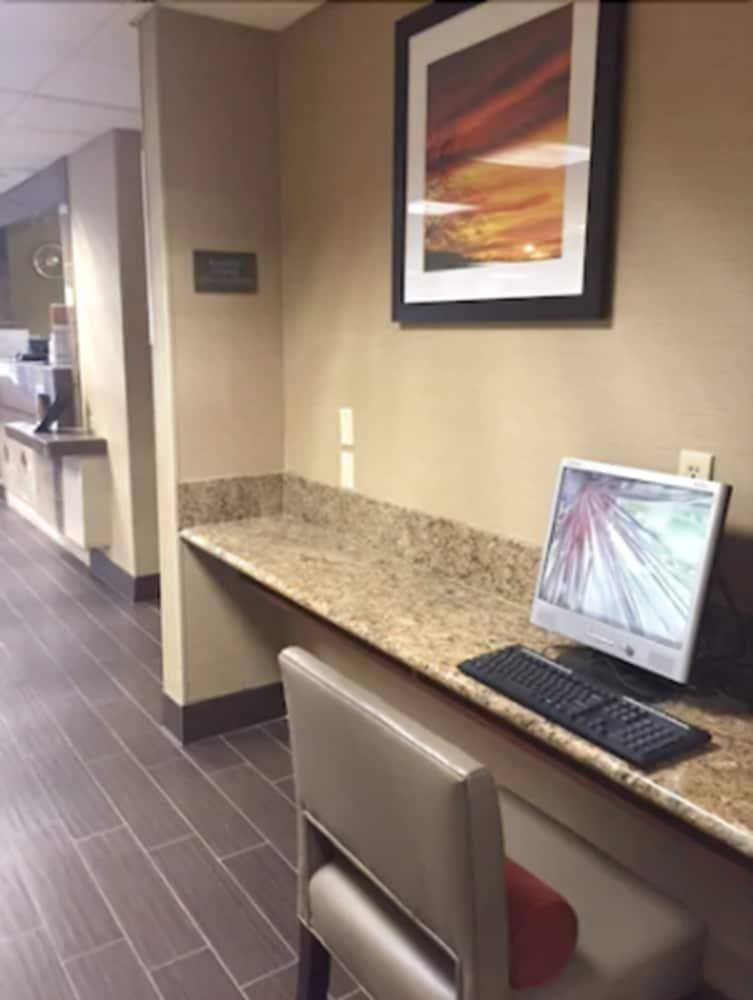 Comfort Inn Tucson Central photo 37