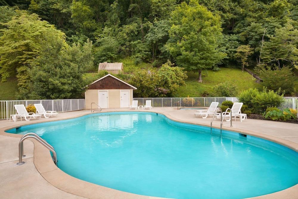 Super 8 by Wyndham Cherokee photo 16
