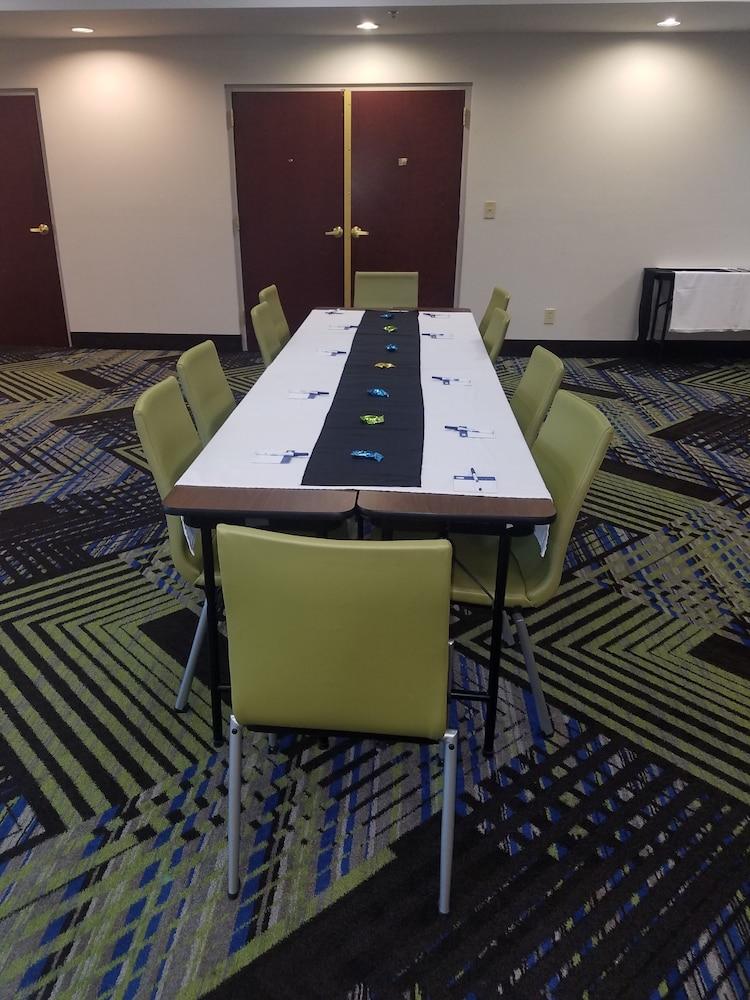 Holiday Inn Express Hotel and Suites Kingsport by IHG photo 24