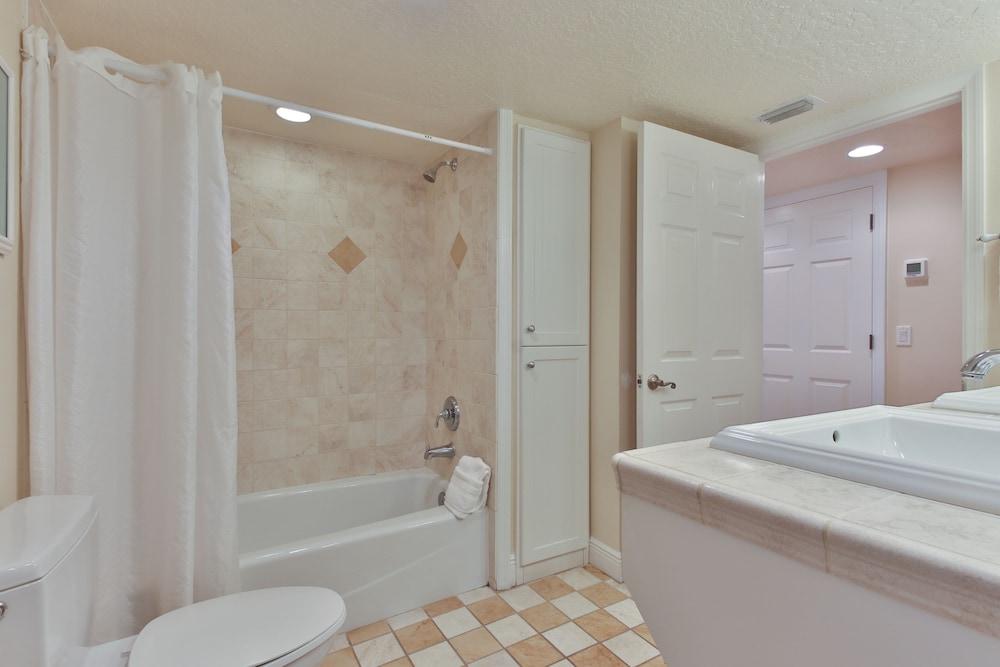 Tortuga Inn Beach Resort photo 43