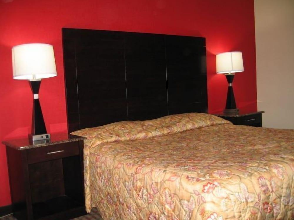 Townhouse Inn & Suites photo 26