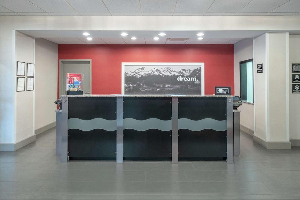 Hampton Inn & Suites Roanoke Airport photo 3