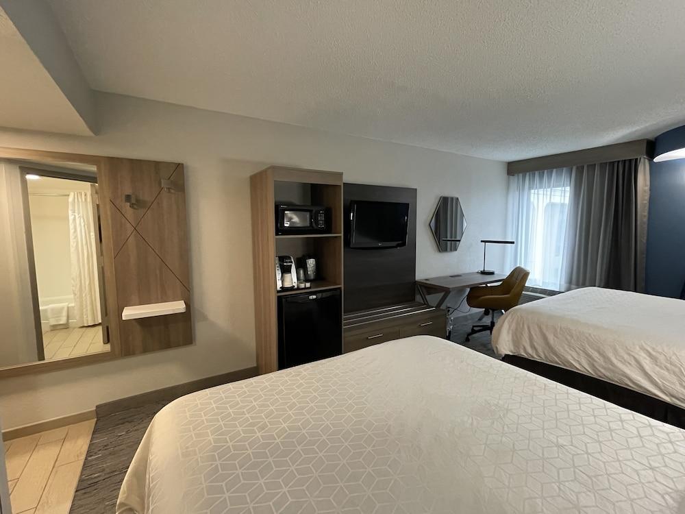 Holiday Inn Express Burlington by IHG photo 8