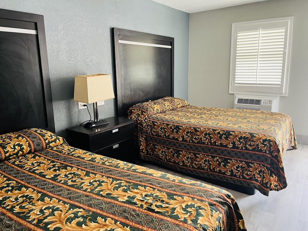 Town House Motel photo 26
