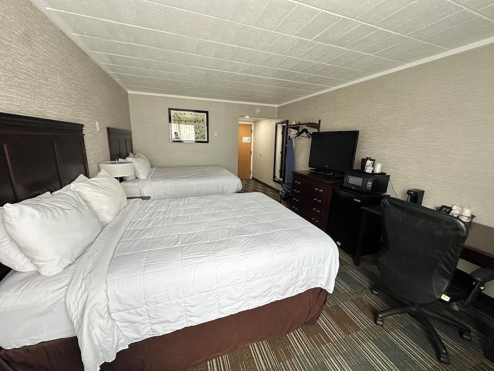 Finger Lakes Inn & Suites photo 9