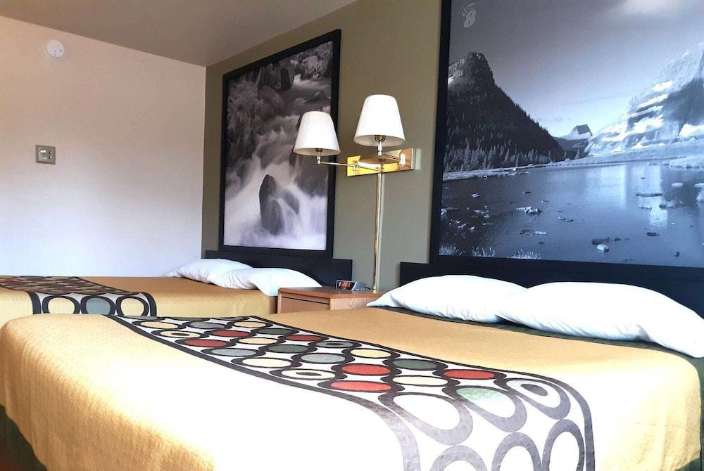 Super 8 by Wyndham Hamilton photo 8
