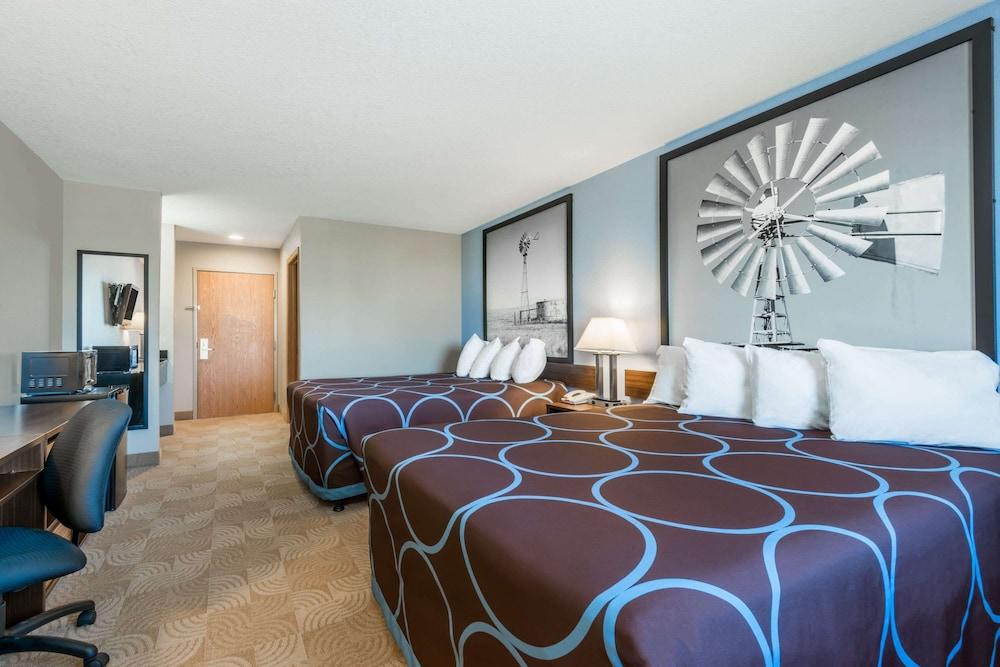 Super 8 by Wyndham Beloit KS photo 4