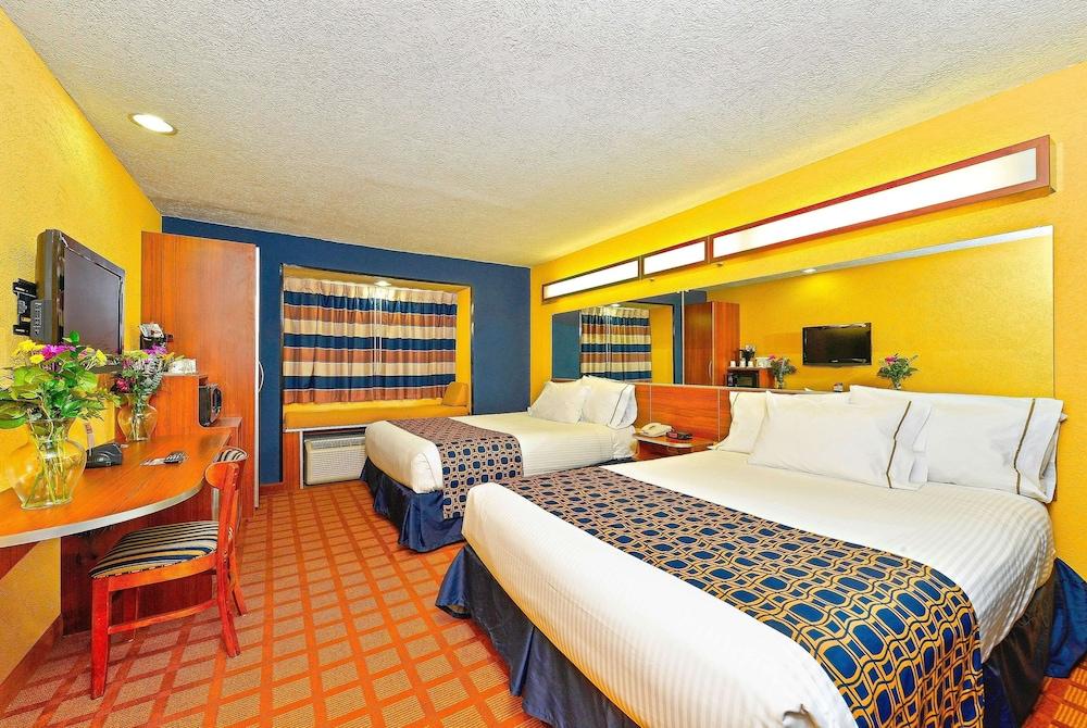 Microtel Inn & Suites by Wyndham New Braunfels photo 14