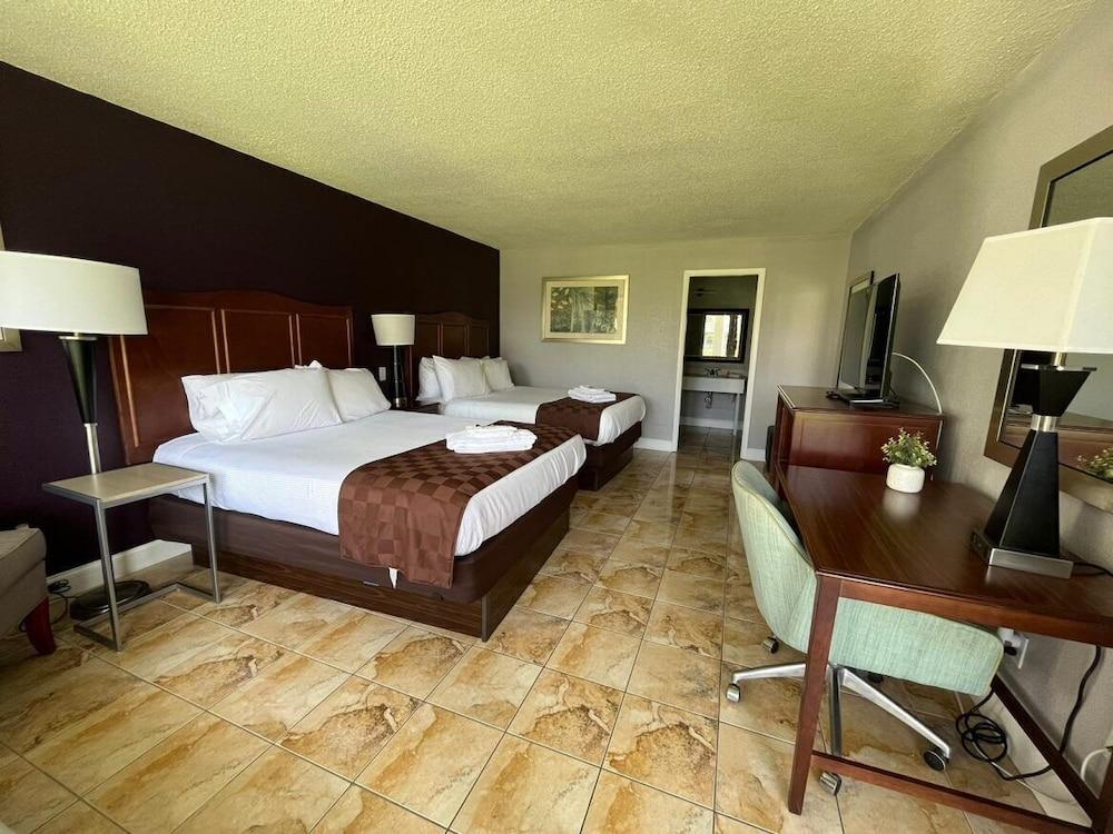 Heritage Park Inn photo 7