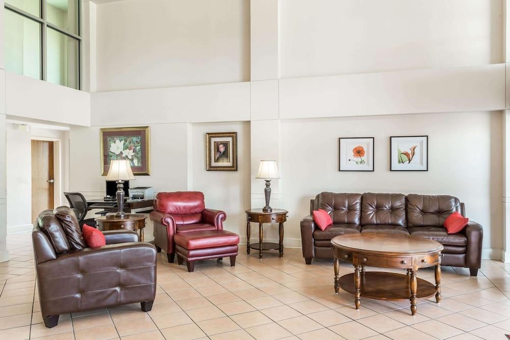 Ramada by Wyndham Luling photo 3