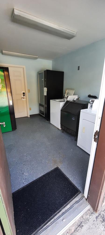 Americas Best Value Inn Salmon photo 13