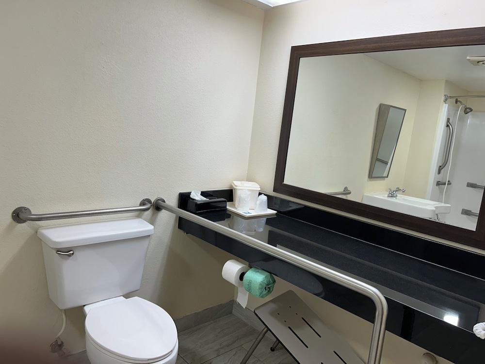 Quality Inn Cordele photo 39