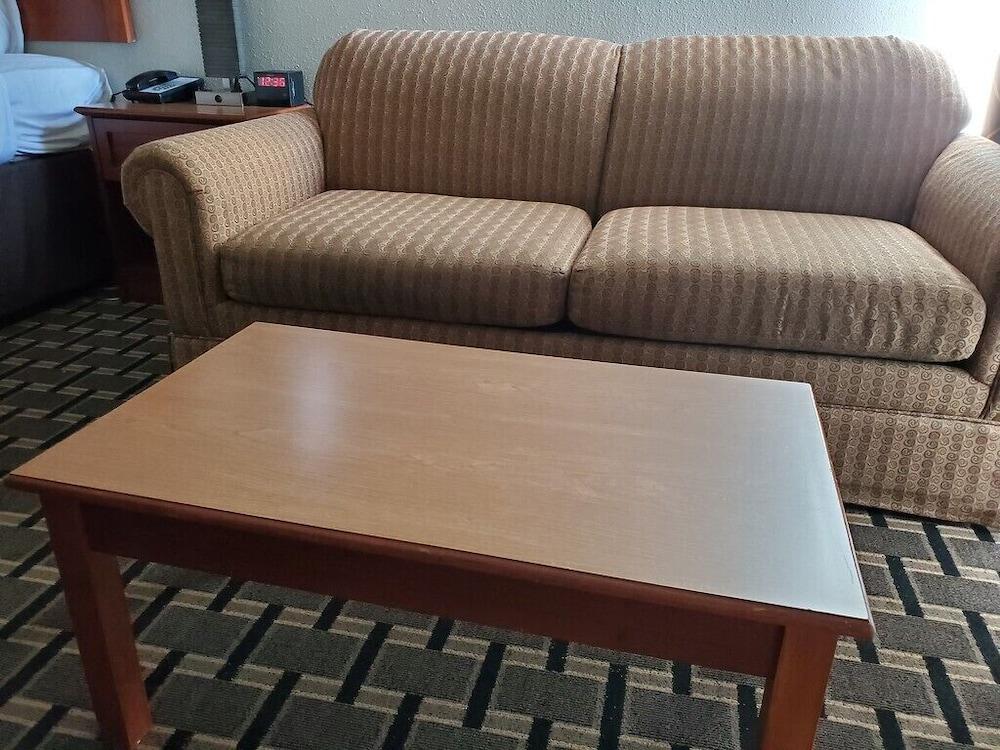 Motel 6 Hastings, NE photo 42