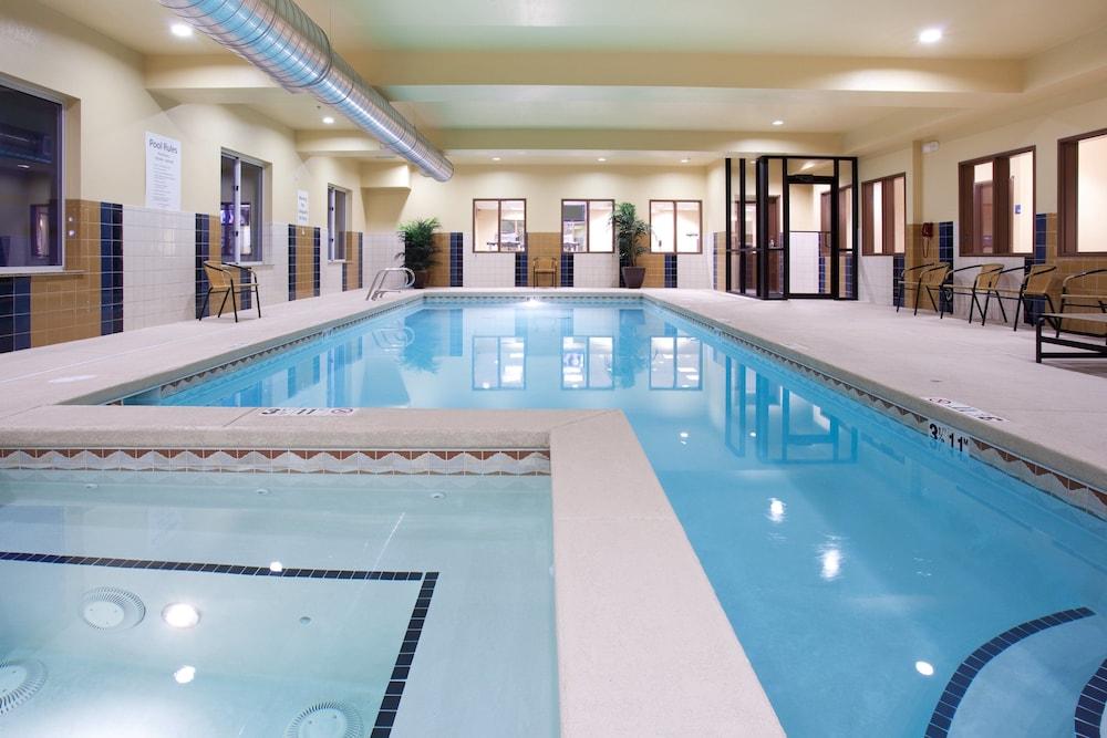 Holiday Inn Express Hotel & Suites LAMAR by IHG photo 14