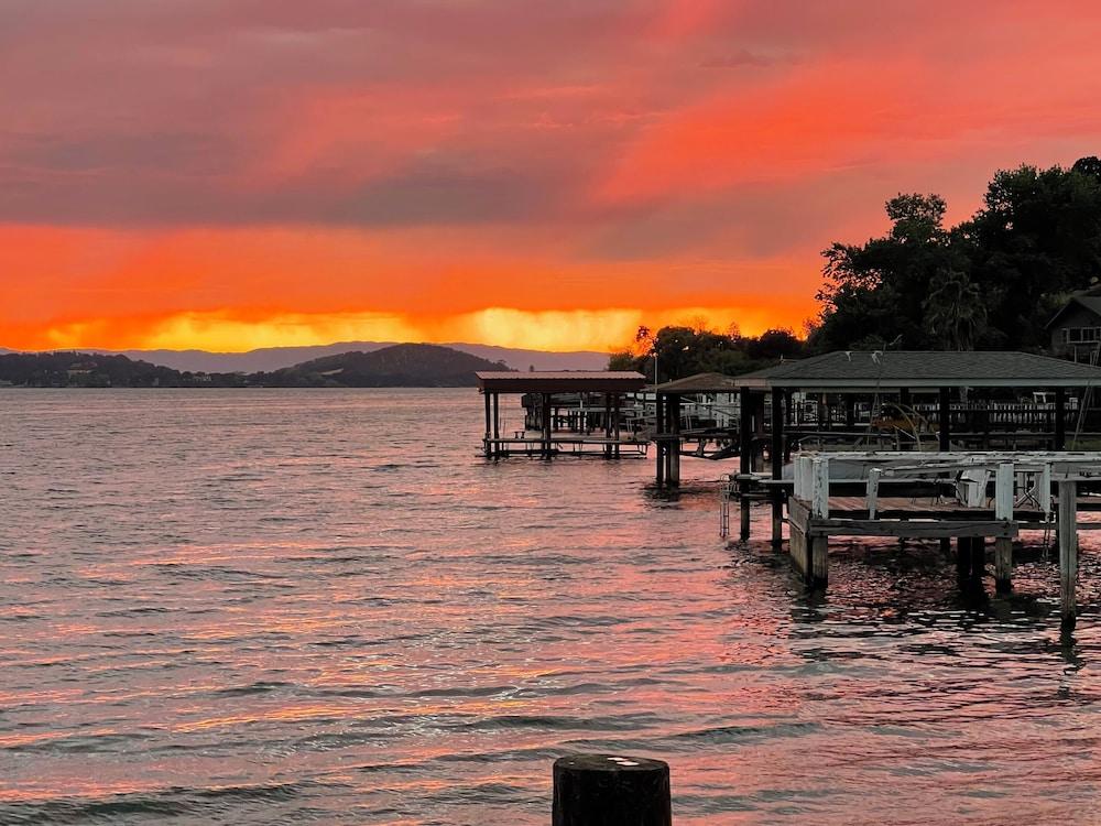 OMEO Clearlake Oaks photo 42