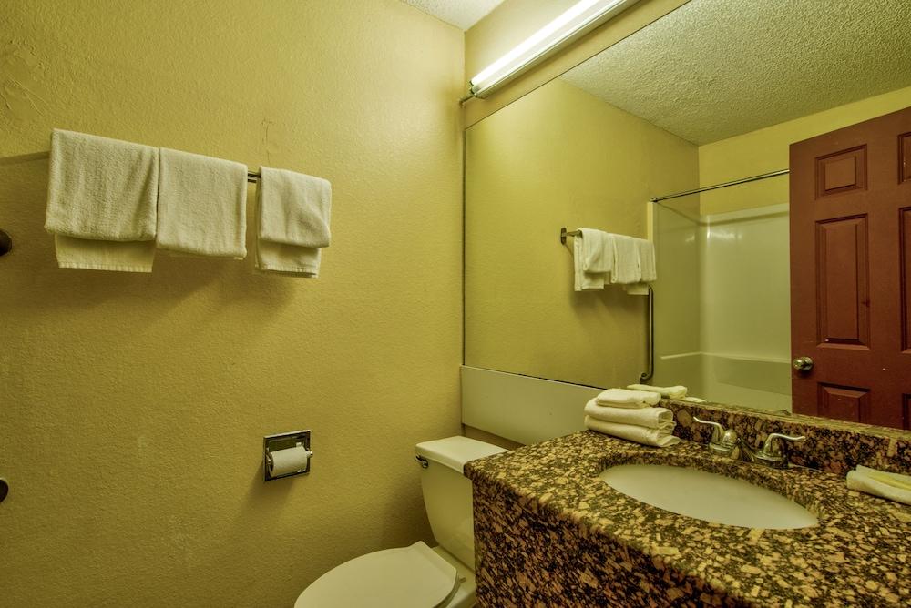 Clearwater Hotel photo 51