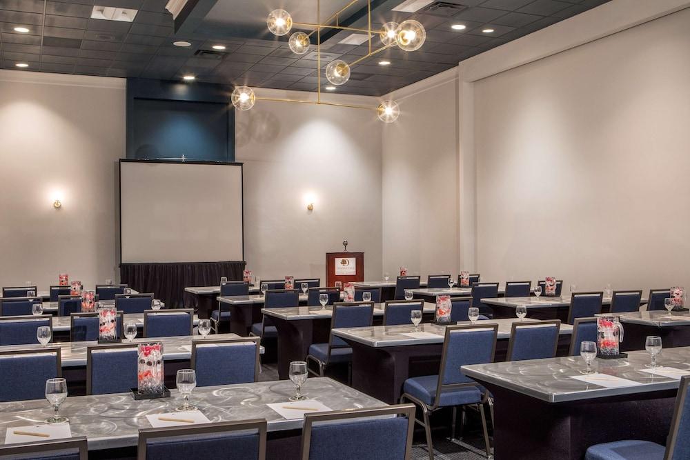 DoubleTree by Hilton Atlanta Windy Hill Ballpark photo 61