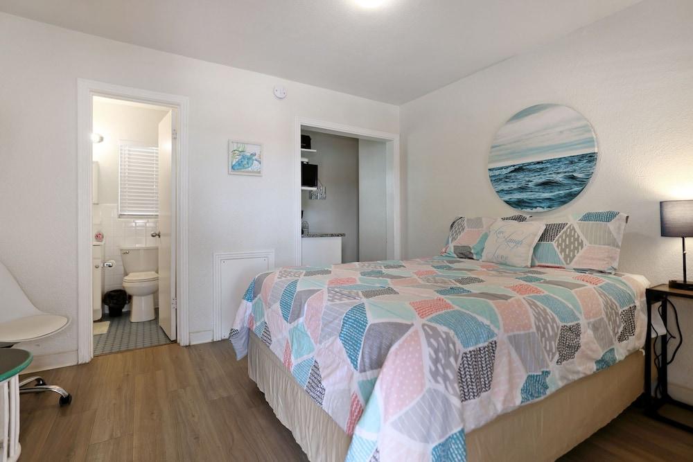 Sun Island Motel photo 29