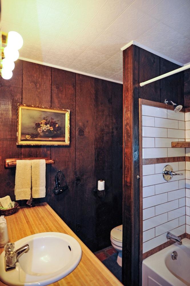 Bear Creek Motel And Cabins photo 49