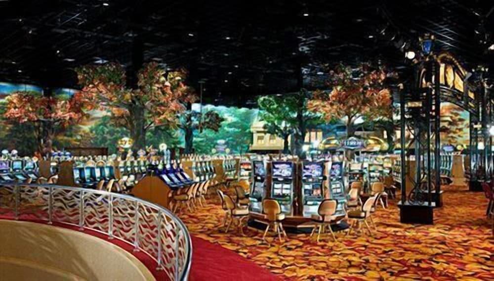 Hollywood Casino & Hotel photo 7