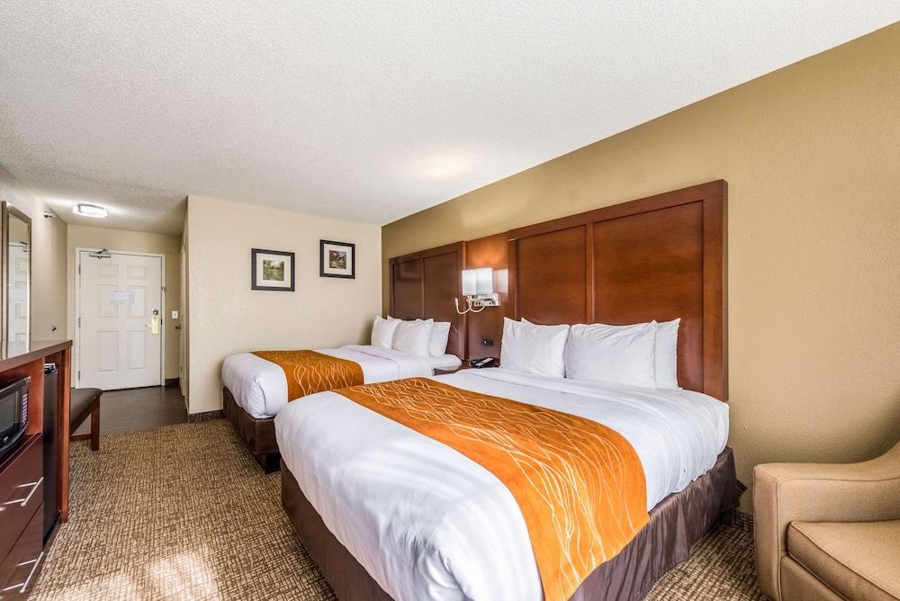 Comfort Inn & Suites Dayton North photo 18