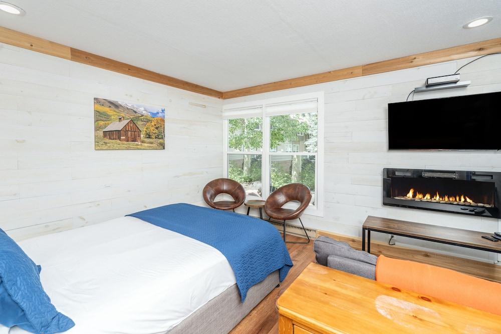 Mountainside Inn 310 1 Bedroom Hotel Room by Alpine Lodging Telluride photo 2
