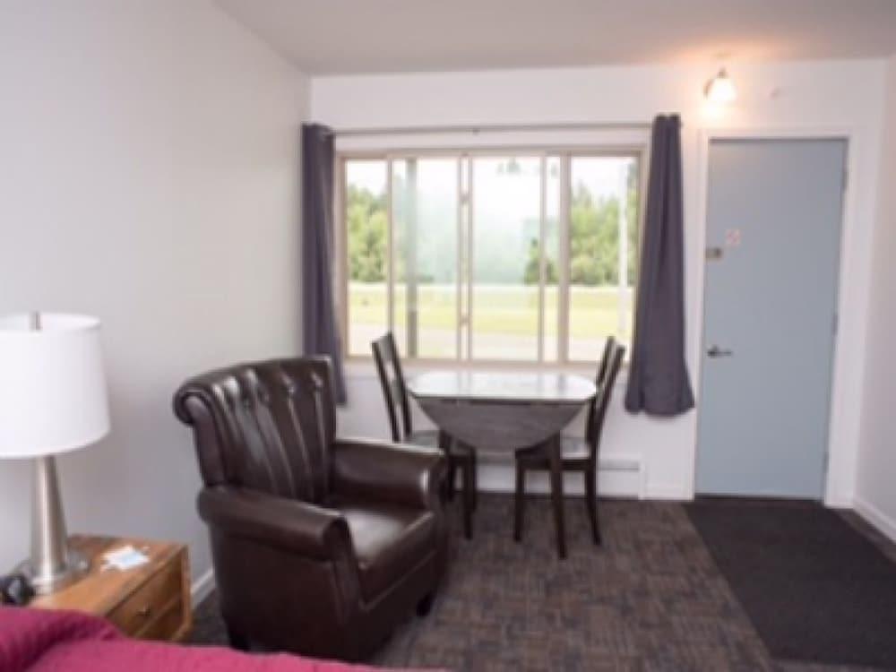 Three Lakes Motel photo 11