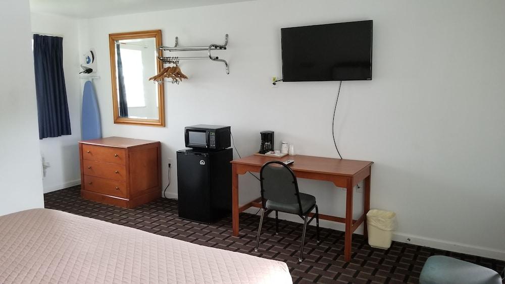 Budget Inn Breezewood photo 14