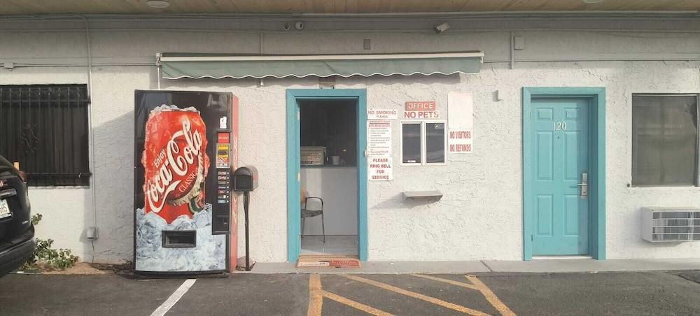 Motel 7 By Oyo Near Phoenix Airport photo 17