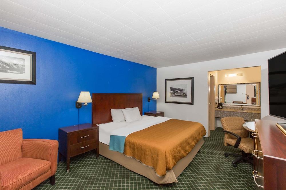 Travelodge by Wyndham Great Bend photo 10