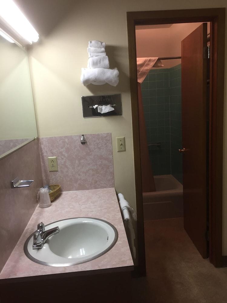 Mansion House Motel photo 21