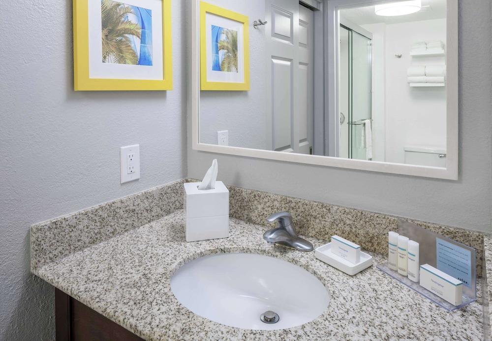 Hampton Inn & Suites by Hilton Miami-Doral/Dolphin Mall photo 27