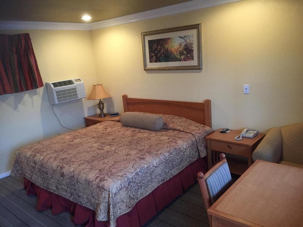 Bayshore Inn Motel photo 11