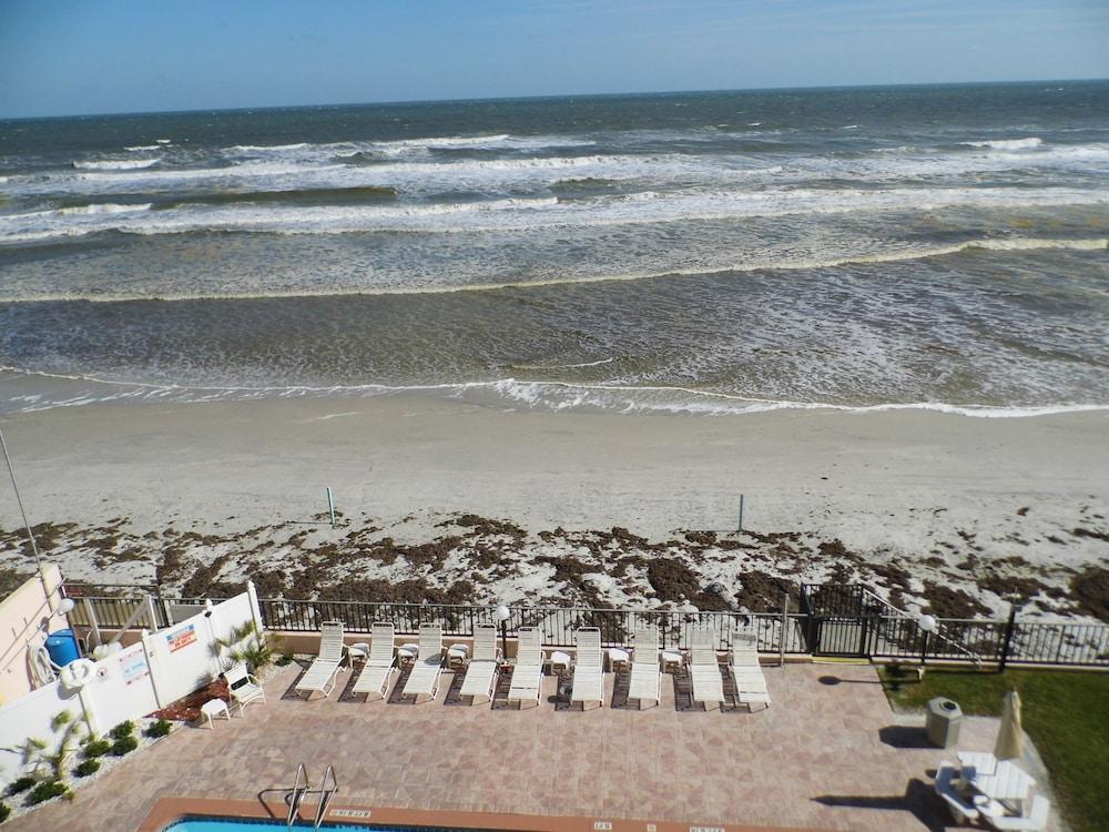 Beachside Hotel photo 22