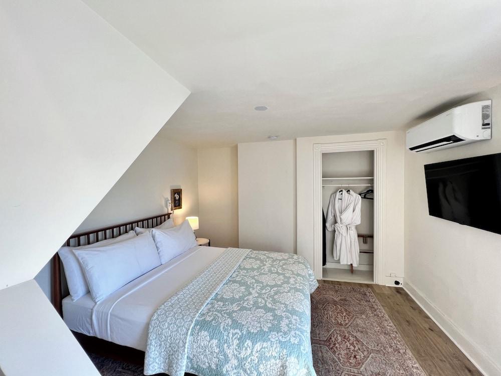 Admirals Quarters Inn photo 43