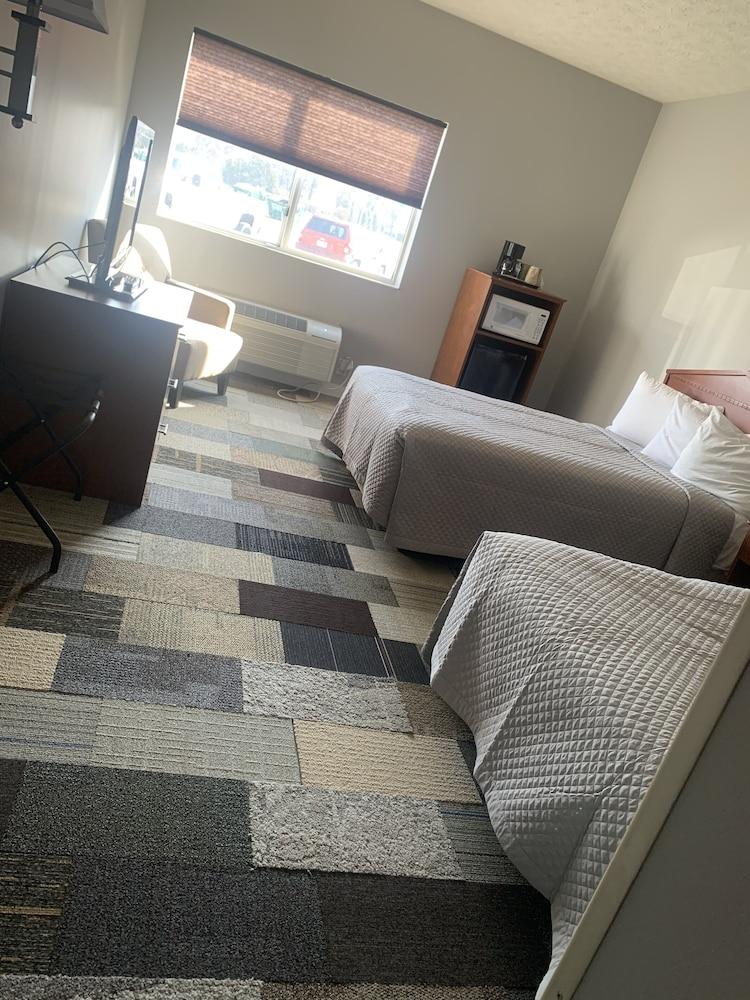 Commodore Perry Inn and Suites photo 6