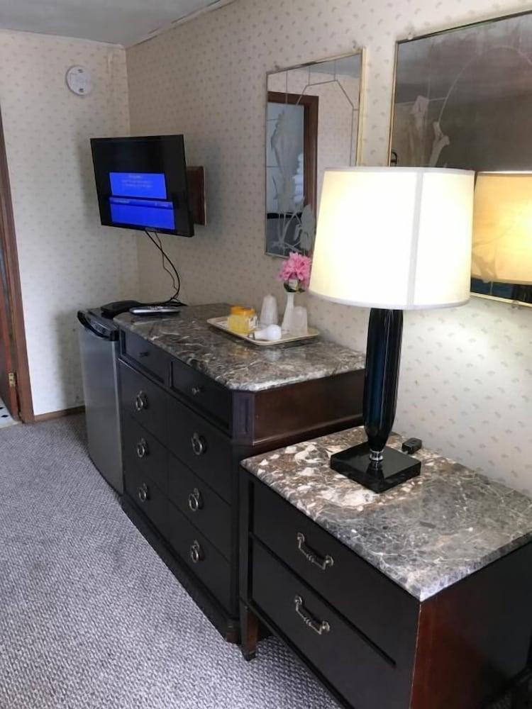 Royal Coach Motor Lodge photo 10