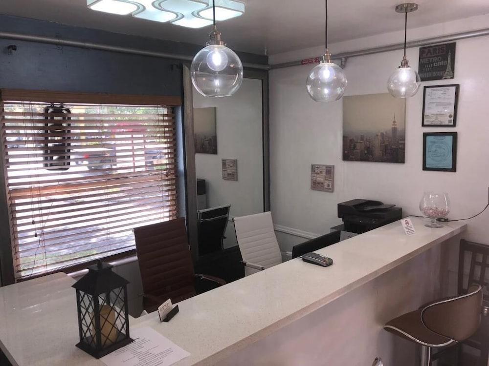 STAY INN BOUTIQUE HOTEL photo 1