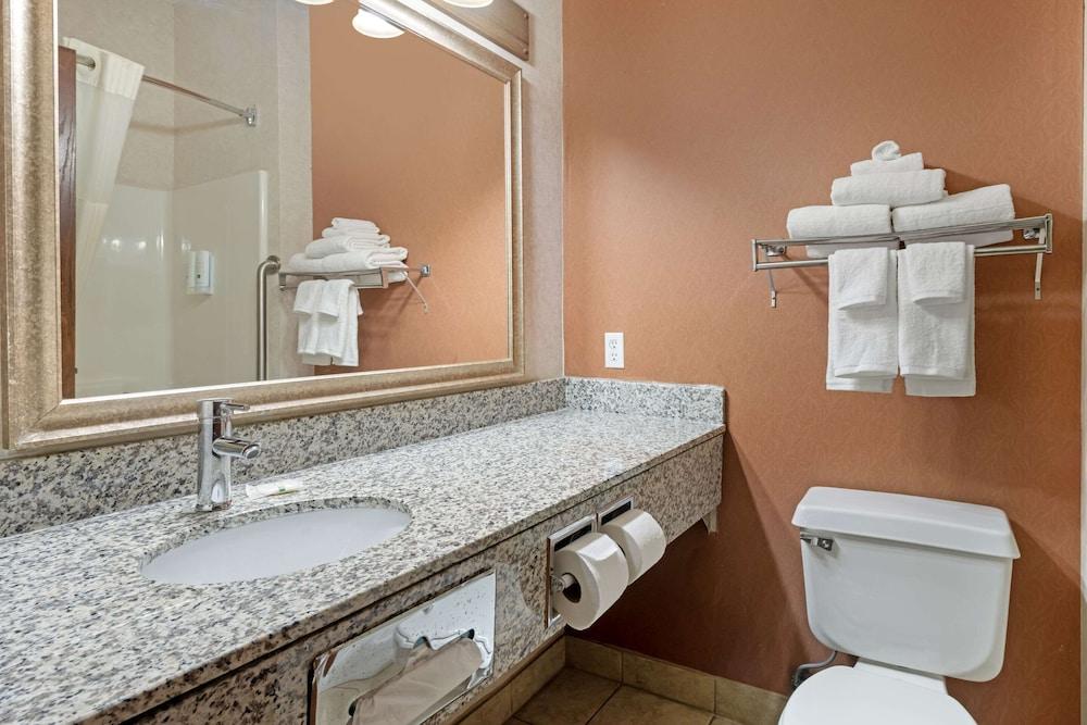 Quality Inn Bemidji photo 9