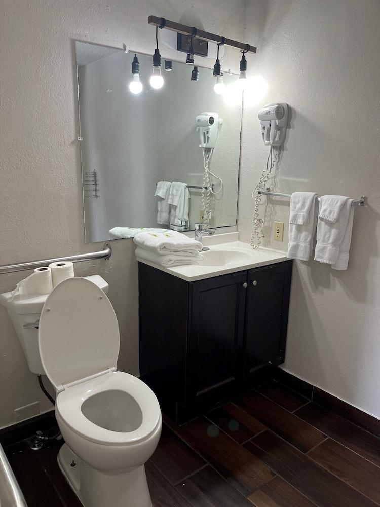 712 INN photo 6