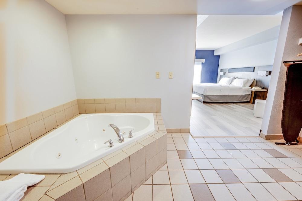 Holiday Inn Express Hotel & Suites Columbus Univ Area - Osu by IHG photo 13